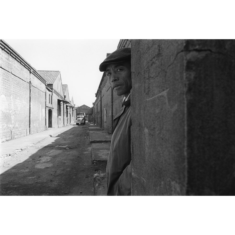 VOL-18 YW-Stakeout-003