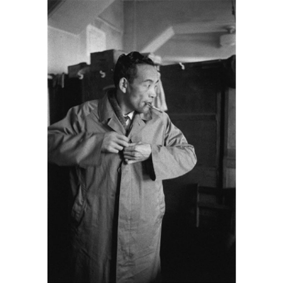 VOL-18 YW-Stakeout-017