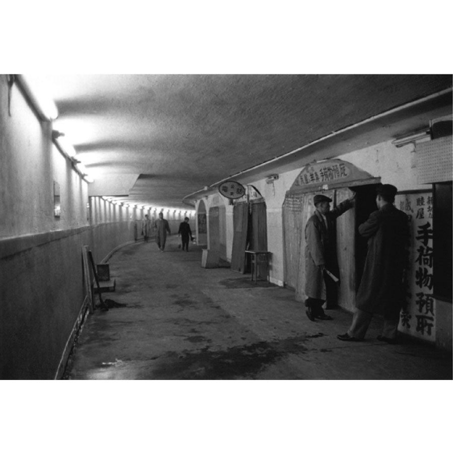 VOL-18 YW-Stakeout-029