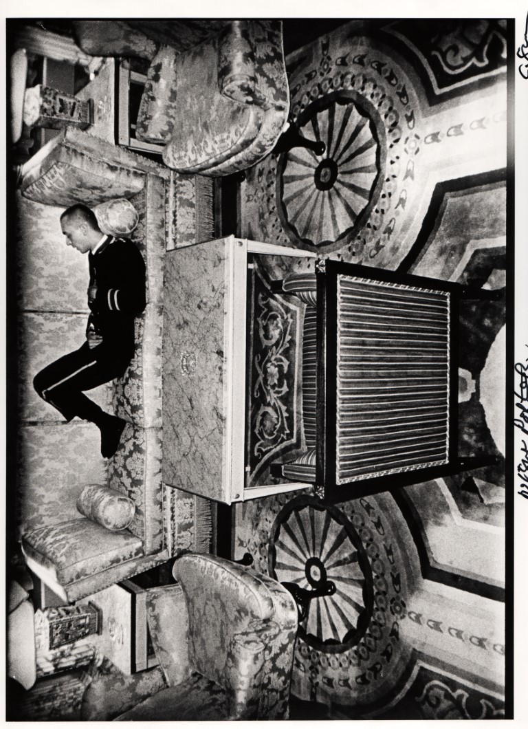 C SHAW NIGHT P VOL-33 13 2of5 the night porter dreaming about stripes and zebras